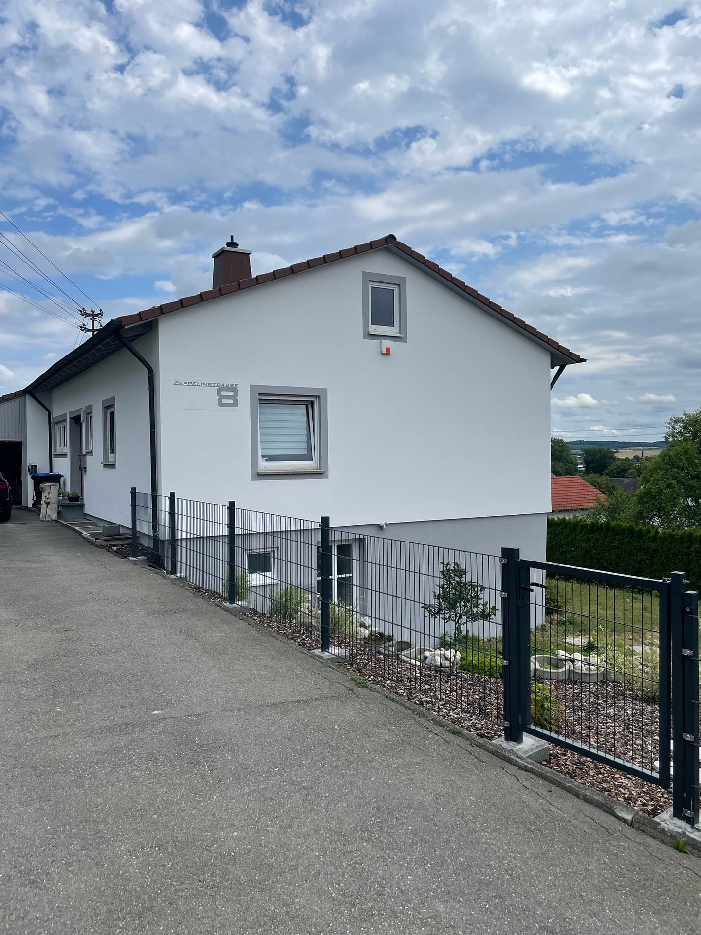 Sanierte Premium-Fassade nach Komplettsanierung mit mineralischem Anstrich